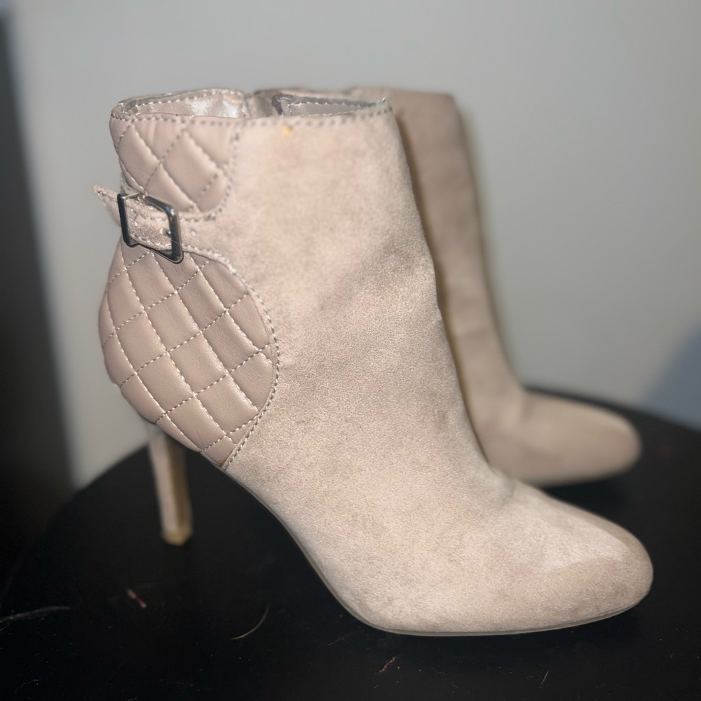 Beige boot heels size 7